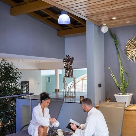 Radiana Aparthotel 3*